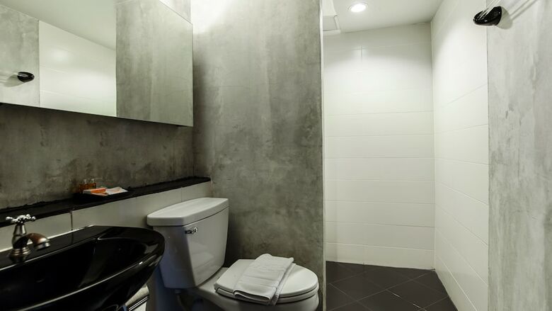 B2 Black Business & Budget Hotel