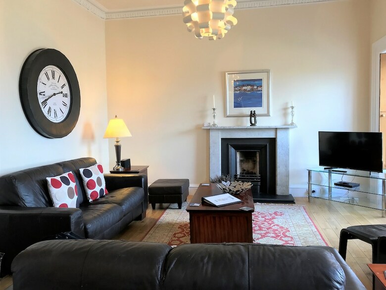 Crown Circus Apartment