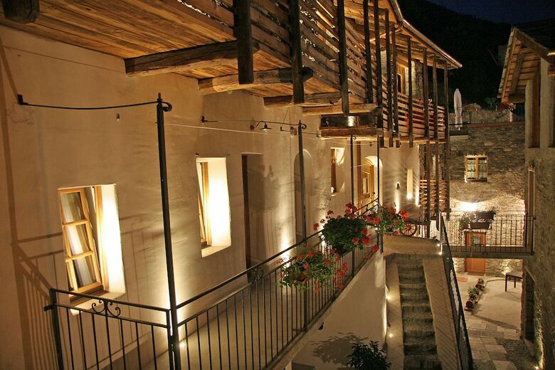 Hostal Ostello Del Castello Tirano