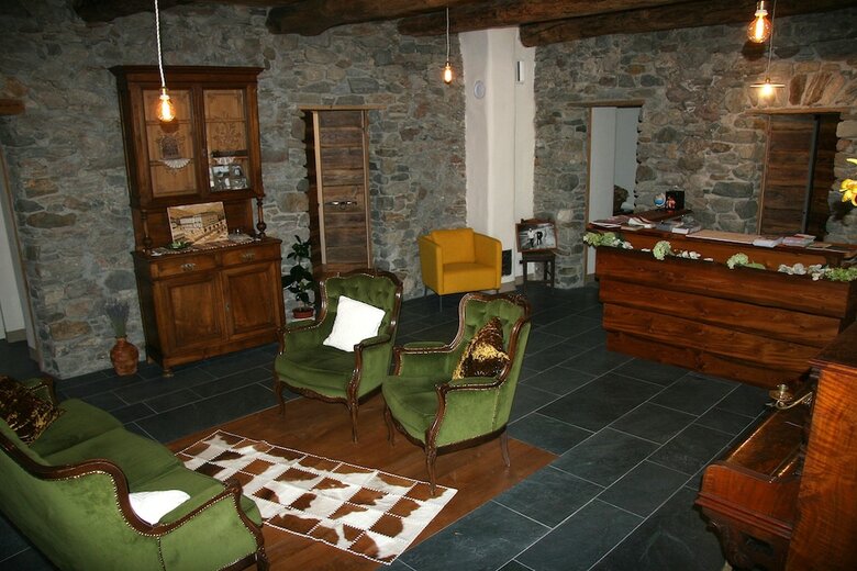 Hostal Ostello Del Castello Tirano