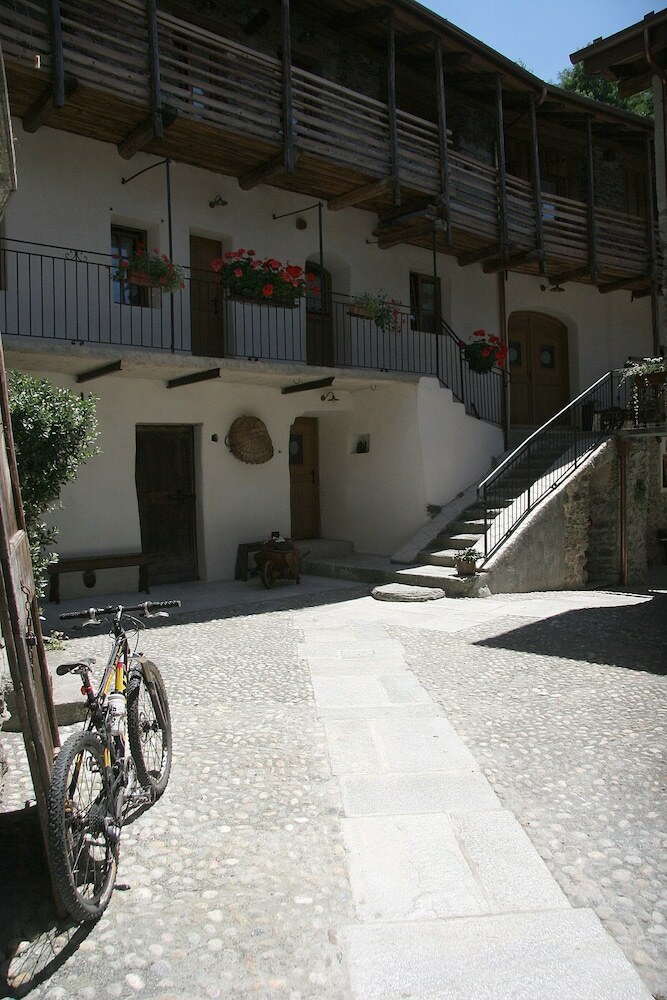 Hostal Ostello Del Castello Tirano