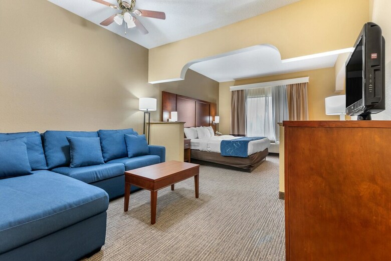 Hotel Comfort Suites Findlay I-75