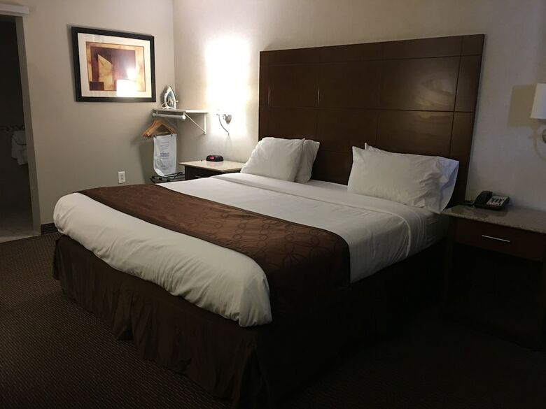 Hotel Ramada By Wyndham Rockville Centre