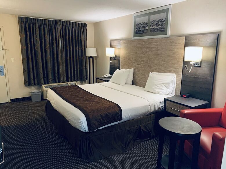 Hotel Ramada By Wyndham Rockville Centre