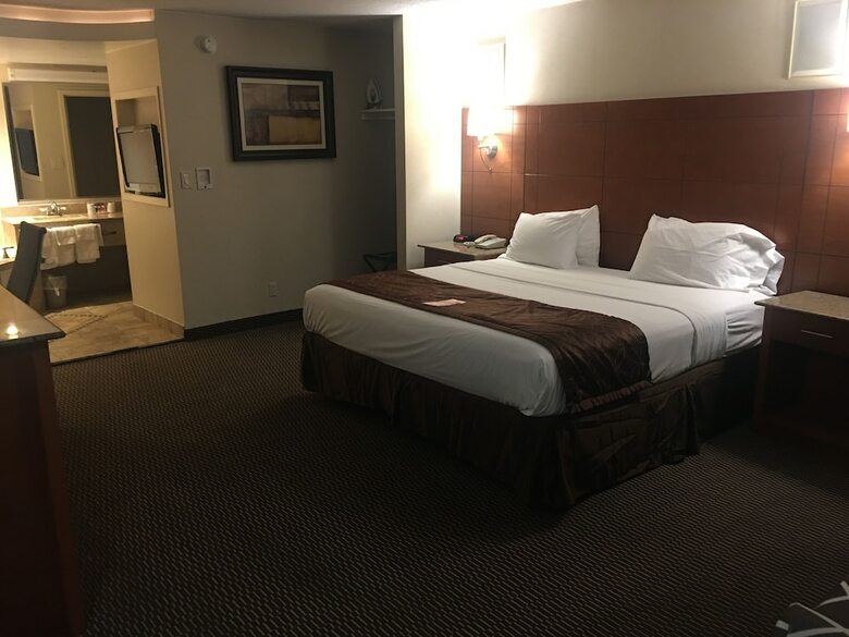 Hotel Ramada By Wyndham Rockville Centre