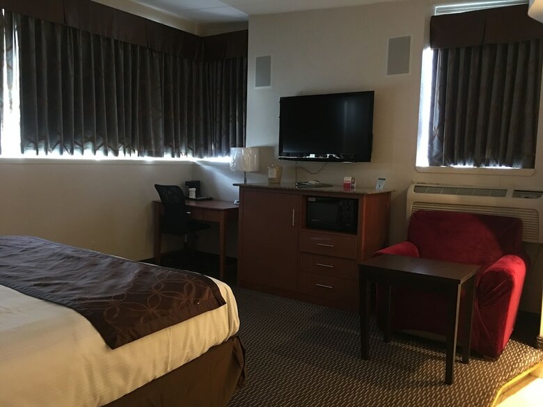 Hotel Ramada By Wyndham Rockville Centre