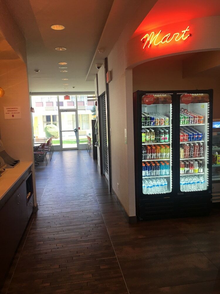 Hotel Ramada By Wyndham Rockville Centre