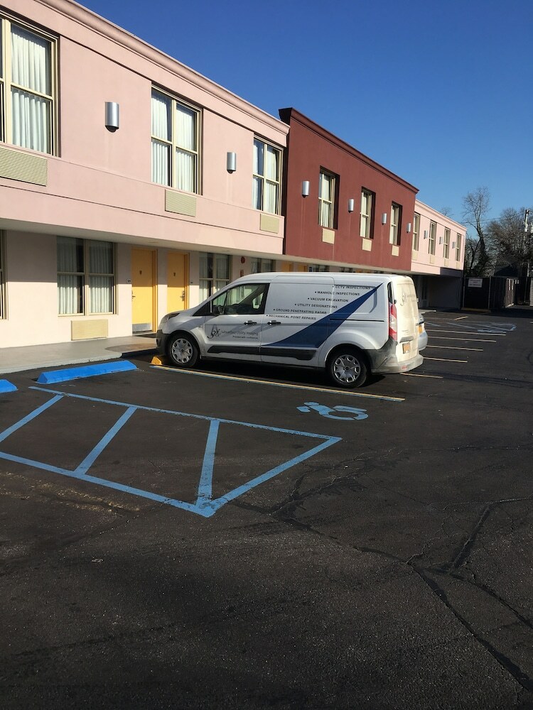 Hotel Ramada By Wyndham Rockville Centre