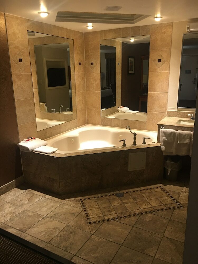 Hotel Ramada By Wyndham Rockville Centre