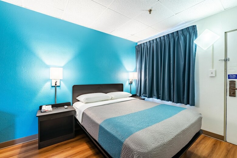 Motel 6 Elmsford, Ny - White Plains