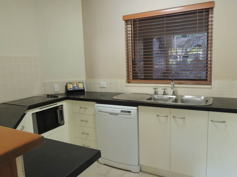 Hotel Charlesworth Bay Beach Resort