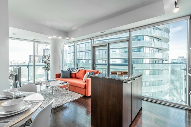 Aoc Suites - High-rise Condo - Cn Tower / Lake View