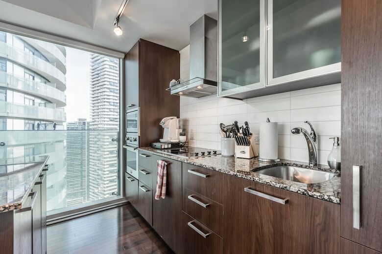 Aoc Suites - High-rise Condo - Cn Tower / Lake View