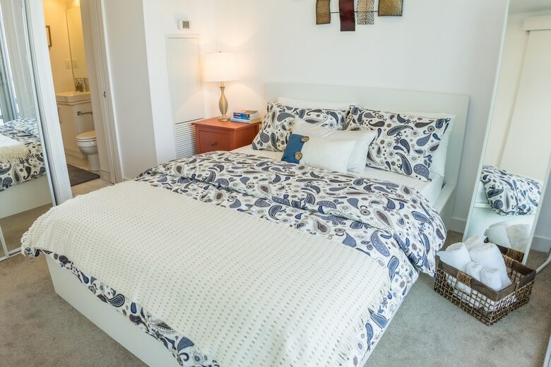 Aoc Suites - High-rise Condo - Cn Tower / Lake View