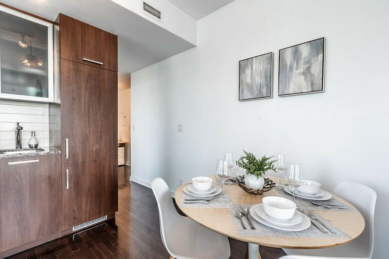 Aoc Suites - High-rise Condo - Cn Tower / Lake View