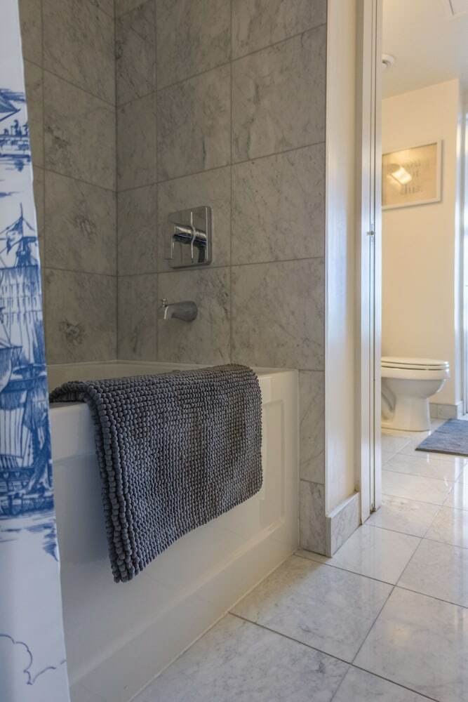 Aoc Suites - High-rise Condo - Cn Tower / Lake View