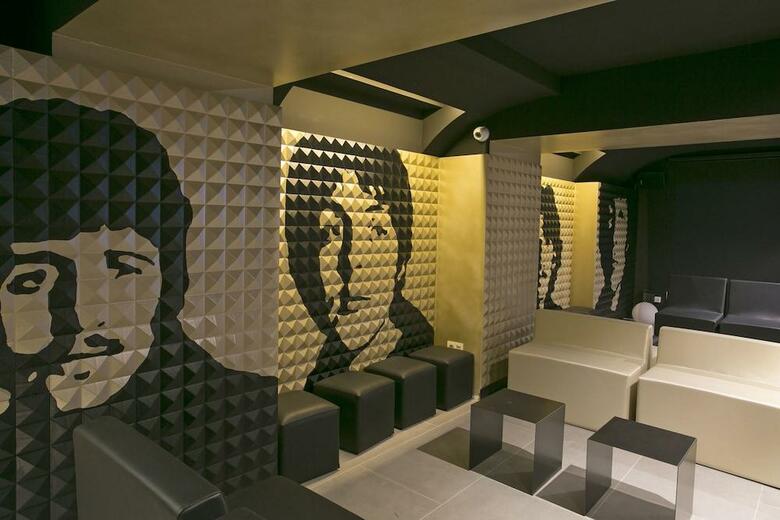 Hostal Sant Jordi Hostel Rock Palace