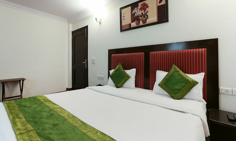 Hotel Treebo Connaught Mews