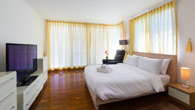Baan Sanpleon Beachfront Condominium