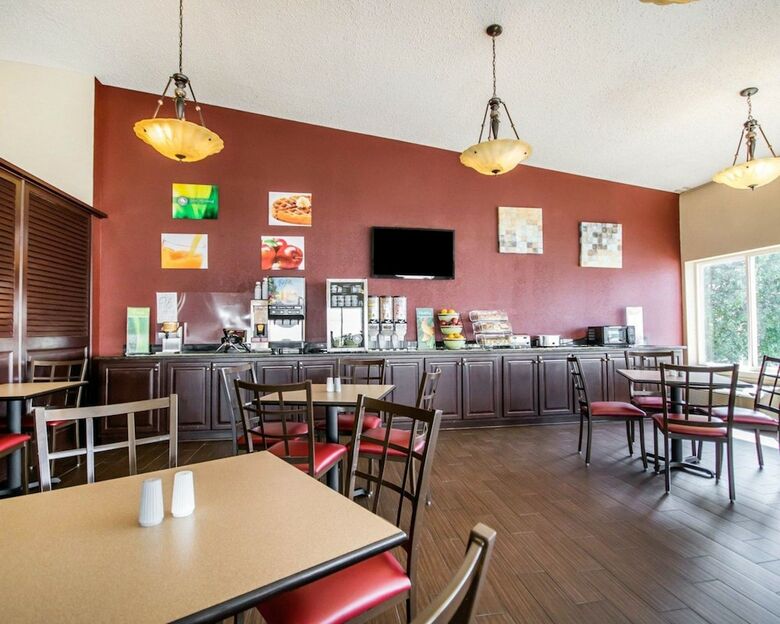 Hotel Quality Inn & Suites
