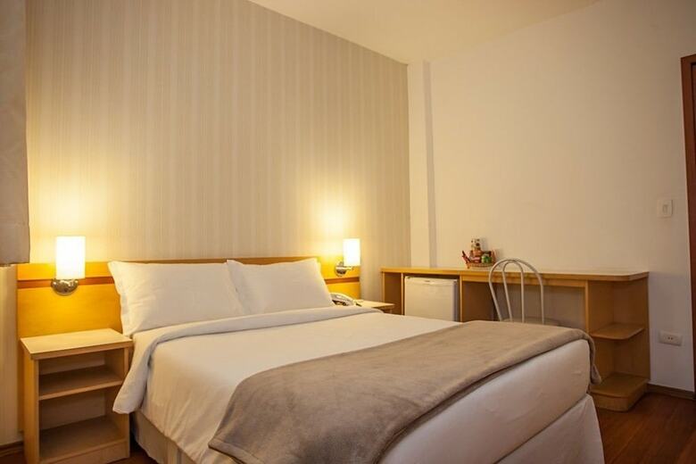 Summit Hotel Aruj�