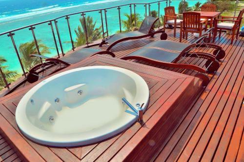 Airport Beach Hotel