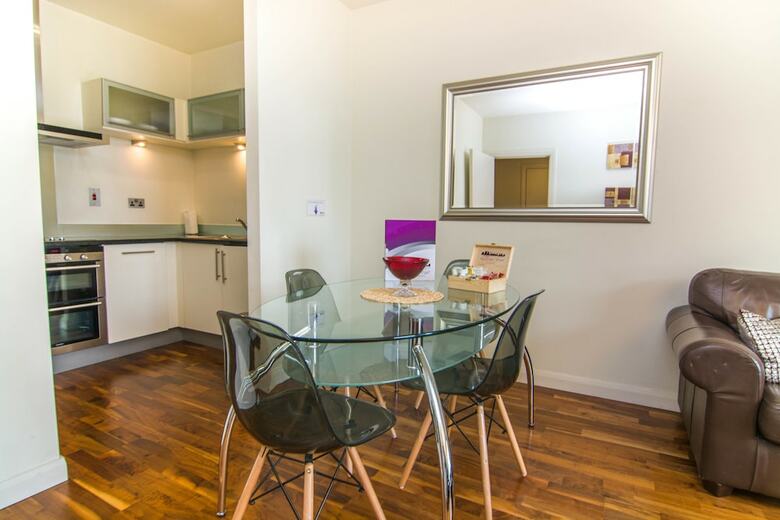 Canary Wharf - Corporate River View Apartments