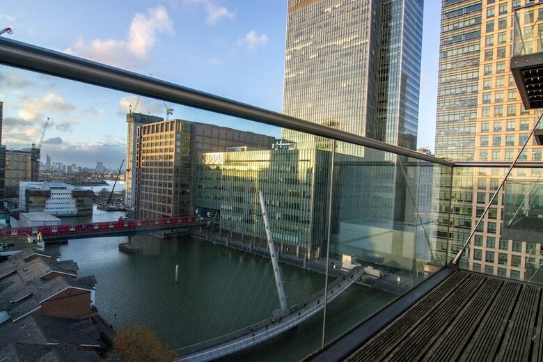 Canary Wharf - Corporate River View Apartments