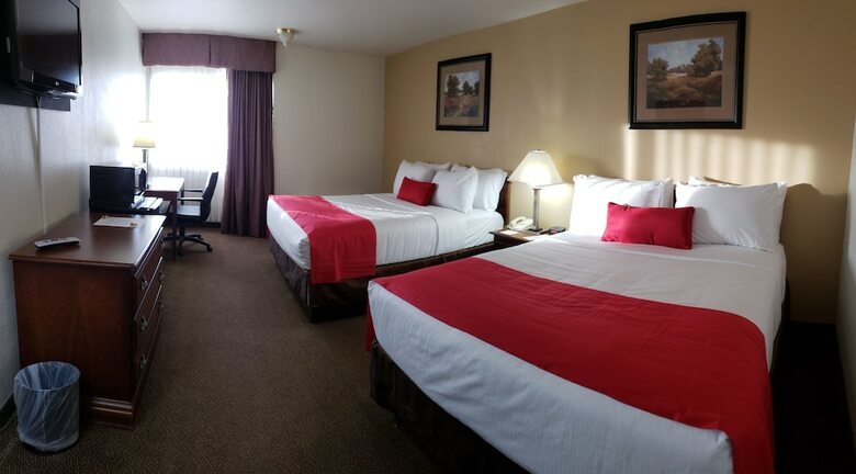 Hotel Ramada By Wyndham Marshall