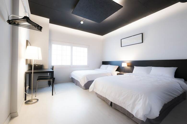 Hotel Canvas Hostel