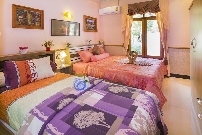 Relaxing Palm Pool Villa