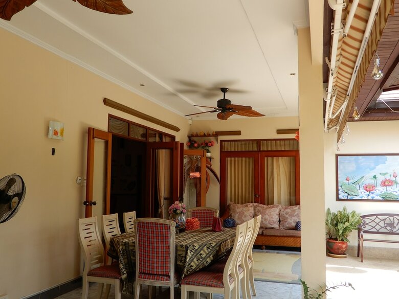 Relaxing Palm Pool Villa