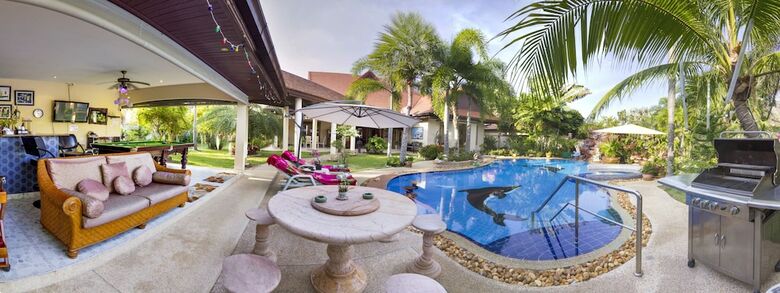Relaxing Palm Pool Villa