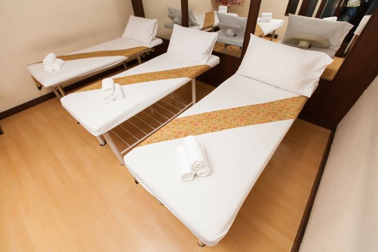 New Season Square Hotel