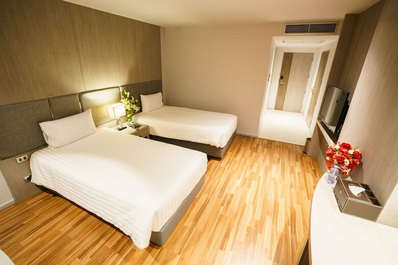 New Season Square Hotel