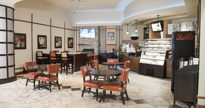 Hotel River Cree Resort And Casino