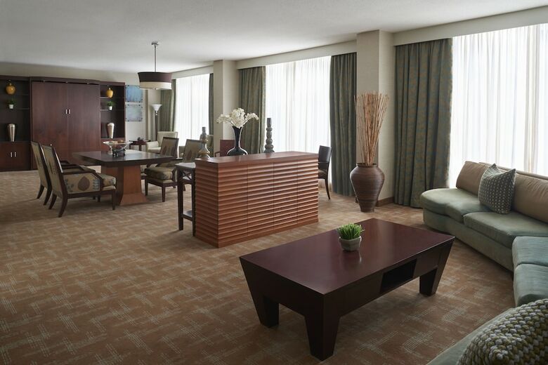 Hotel River Cree Resort And Casino