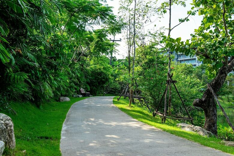 Hotel Chalong Miracle Lakeview Resort & Spa