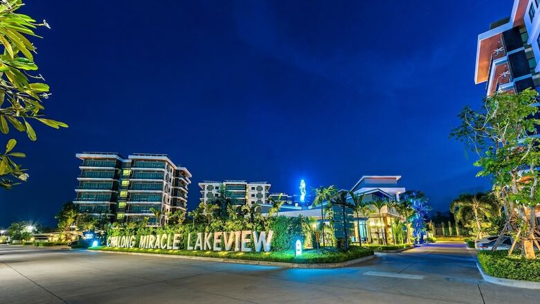 Hotel Chalong Miracle Lakeview Resort & Spa