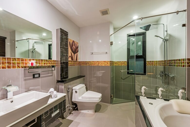 Hotel Chalong Miracle Lakeview Resort & Spa