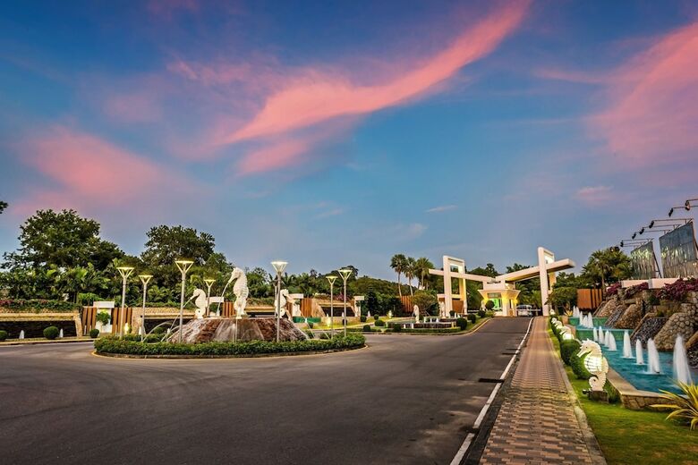 Hotel Chalong Miracle Lakeview Resort & Spa