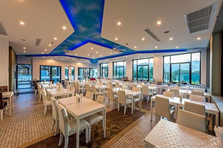 Hotel Chalong Miracle Lakeview Resort & Spa