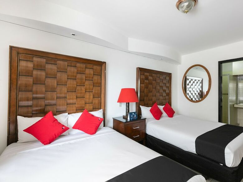 Hotel Capital O Zona Dorada Inn