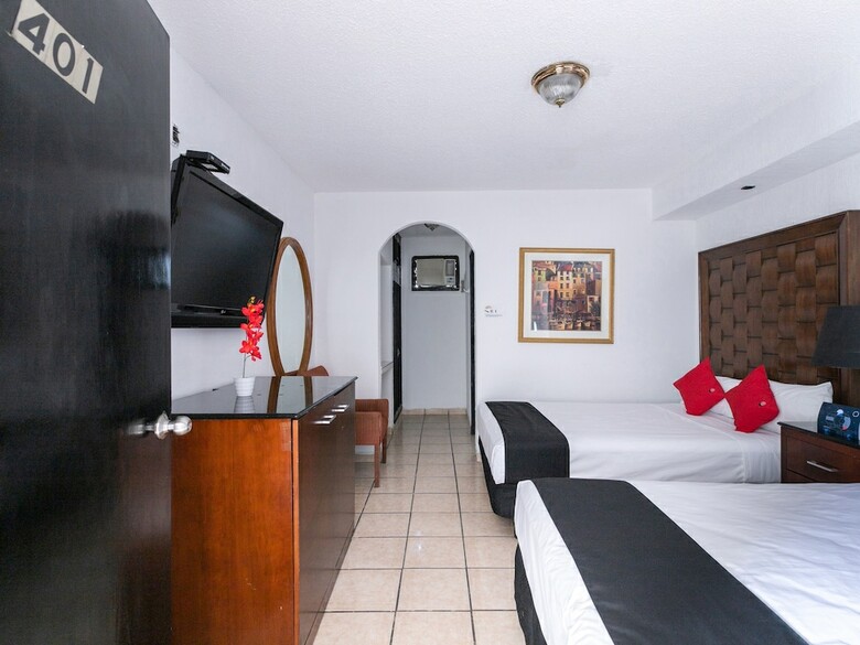 Hotel Capital O Zona Dorada Inn