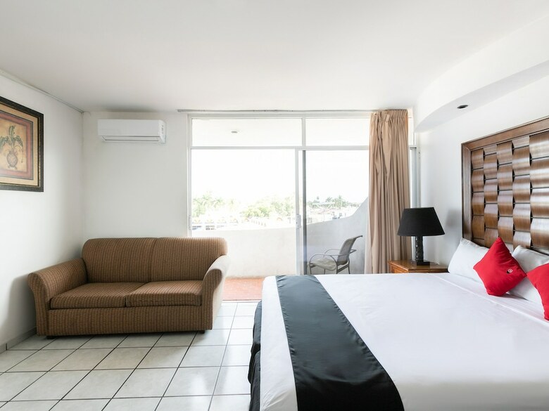 Hotel Capital O Zona Dorada Inn
