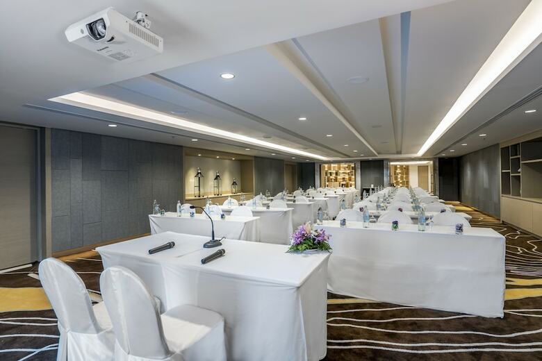 Novotel Phuket City Phokeethra Hotel