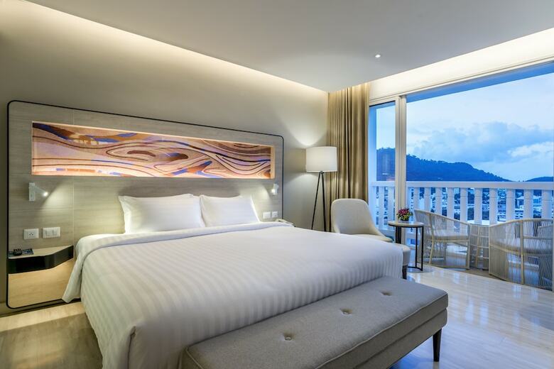 Novotel Phuket City Phokeethra Hotel