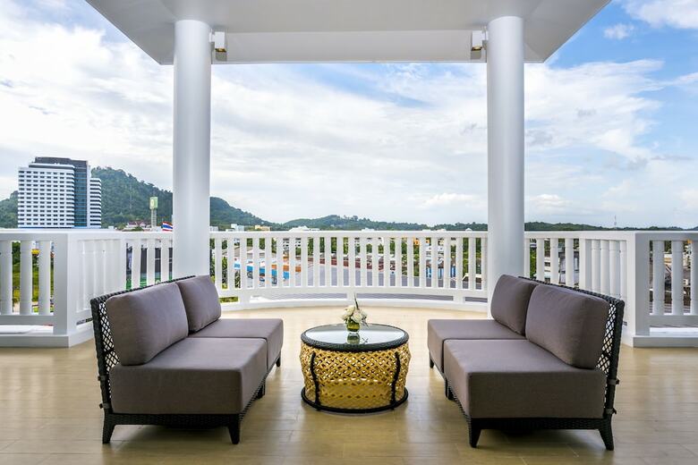 Novotel Phuket City Phokeethra Hotel