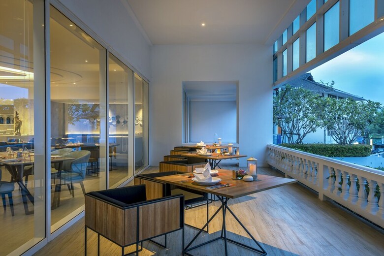 Novotel Phuket City Phokeethra Hotel