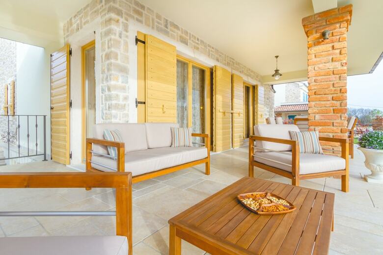 Luxury Villas Kras Ladies